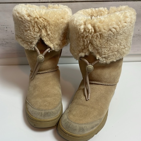 Classic UGGs Size 8 - Picture 6 of 8